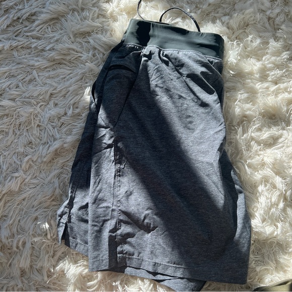 Lululemon Men’s 10” Athletic Shorts - Picture 6 of 6